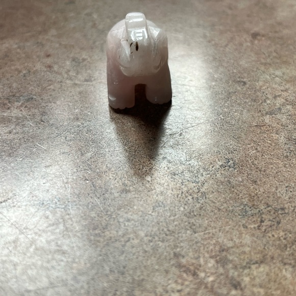 rose quartz carved elephant - Picture 2 of 5